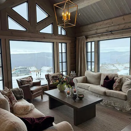 Dom wakacyjny Design With Mountain Views In Hafjell *